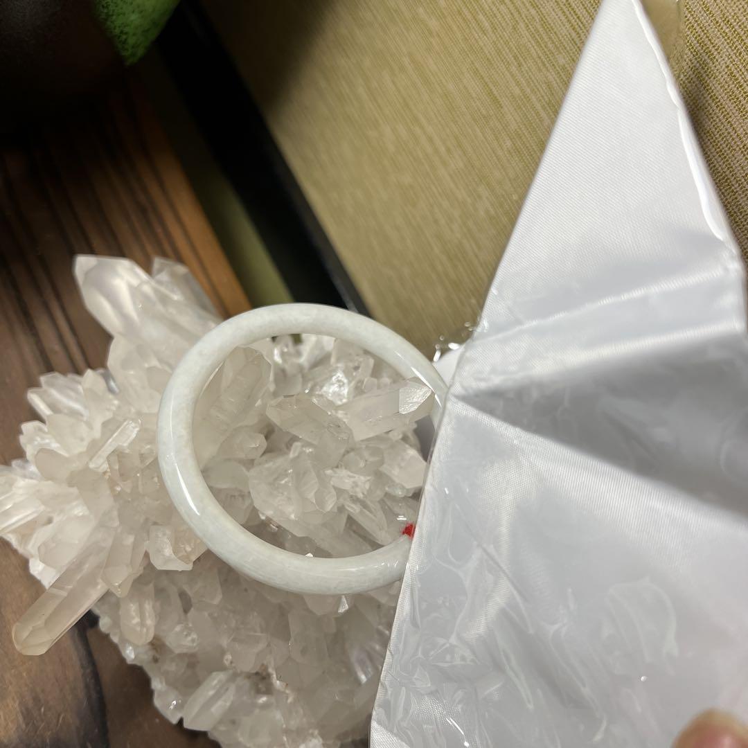 本翡翠、白本翡翠丸型バングル　〜55.5(55〜56)