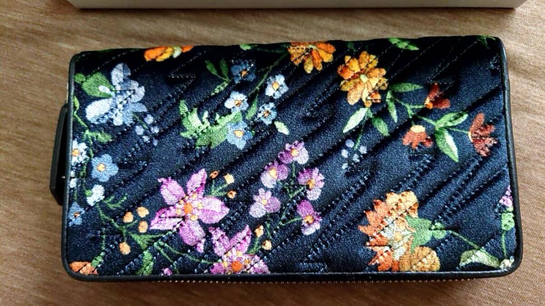 【数々のアワードを受賞】 新品 花柄coventry 日本未発売 財布 Westwood Vivienne 小物