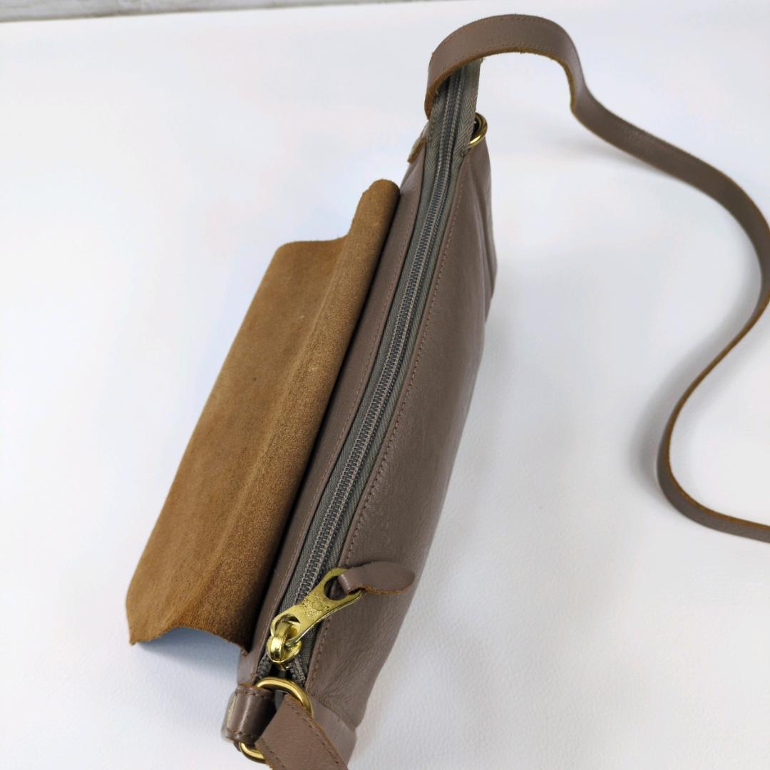 イルビゾンテ ショルダーバッグ レザー グレージュ 筒型 シボ 型