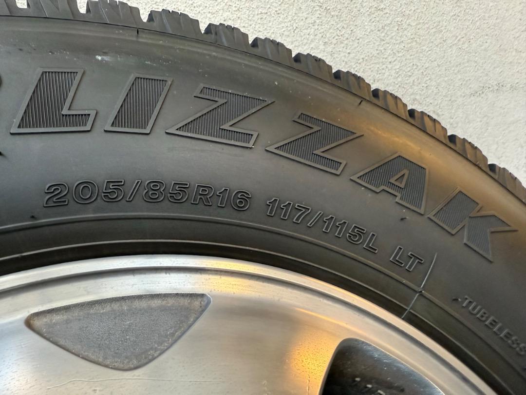 【キナト】ブリザック205/85R16純正アルミホイール付き、1セット①