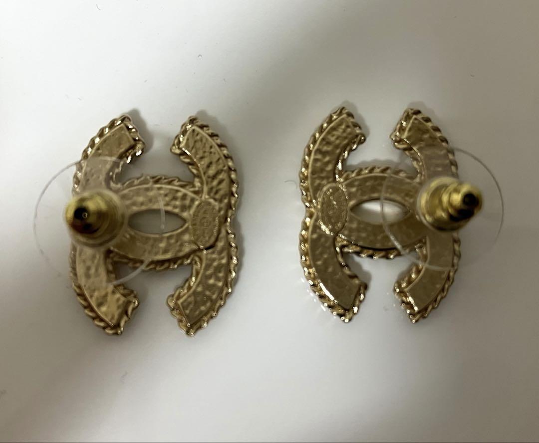 CHANEL CCロゴ ピアス