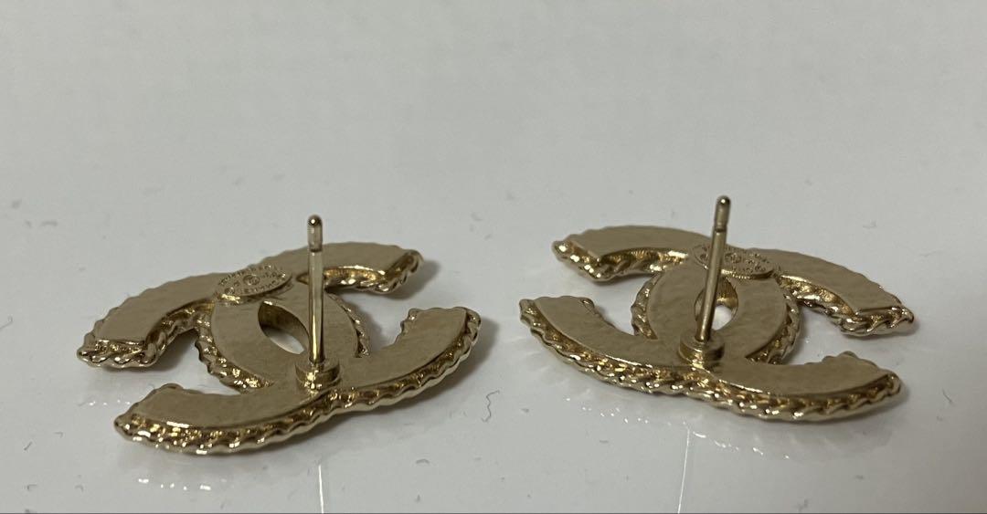 CHANEL CCロゴ ピアス