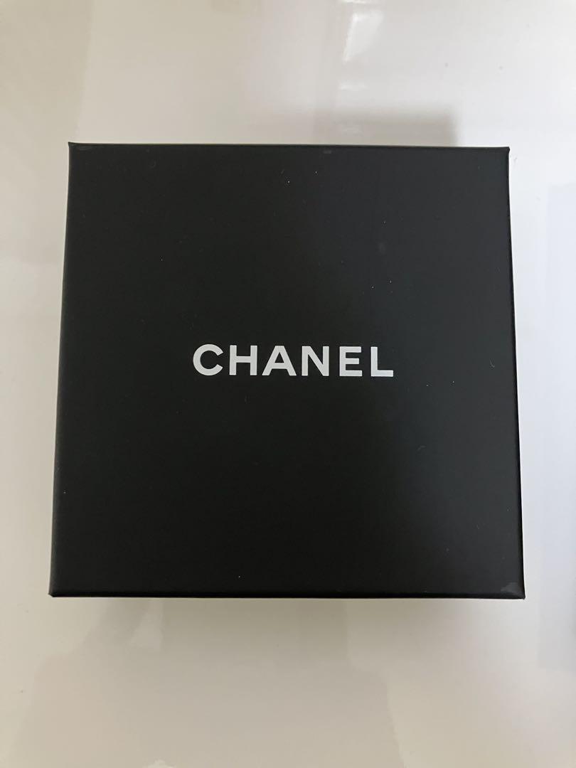 CHANEL CCロゴ ピアス