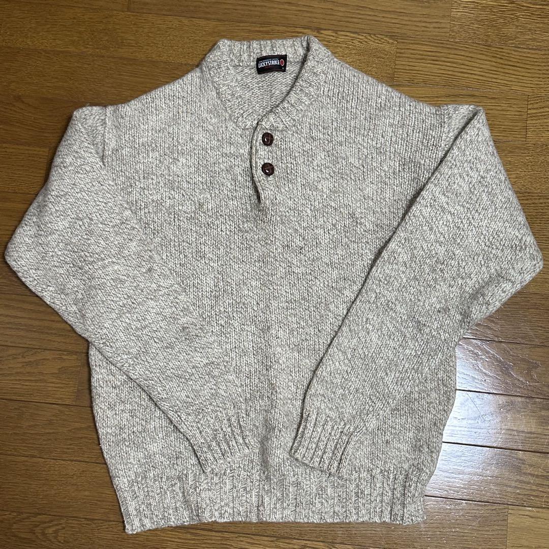 LUCKY STRIKE ヘンリーネック ニットセーター グレー くるみボタン