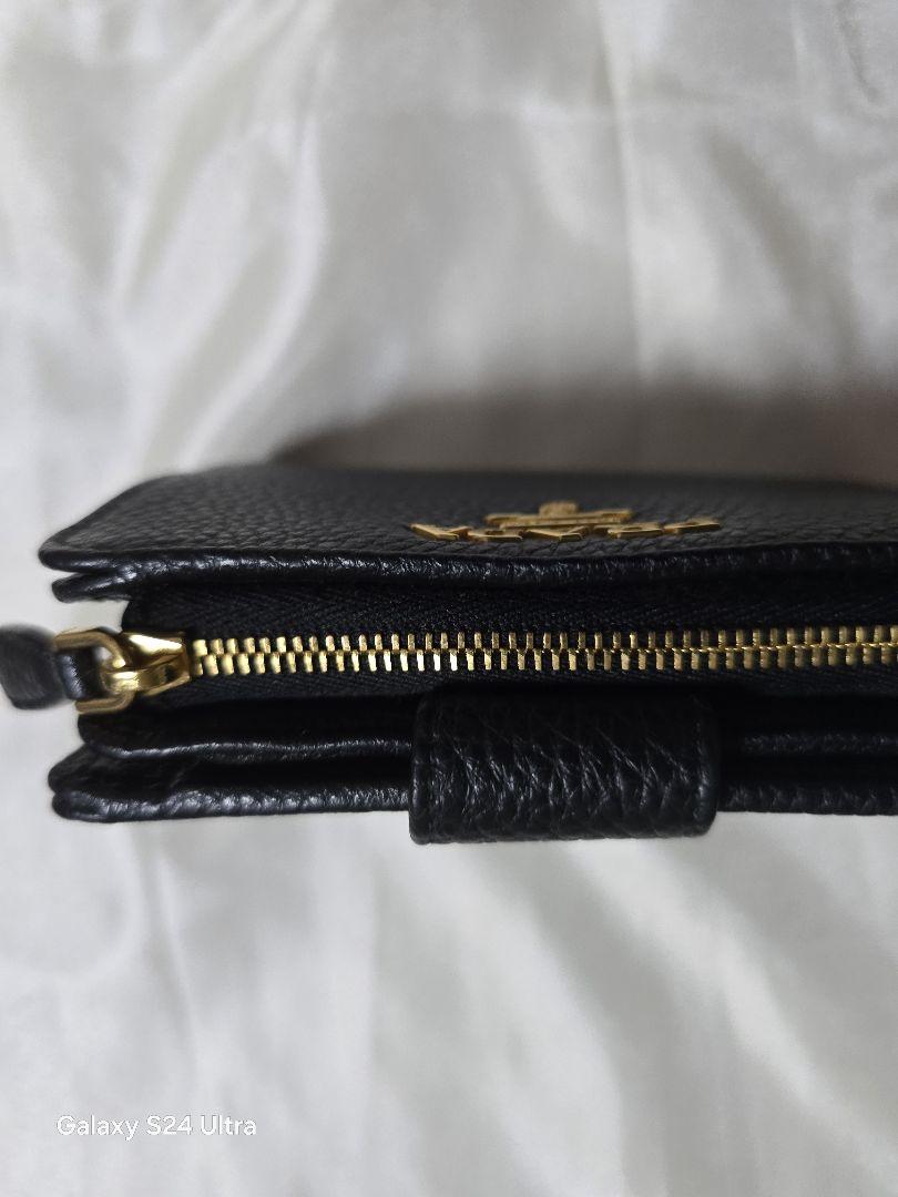 【未使用美品】PRADA ブラックレザー 　zip　コンパクトウォレット