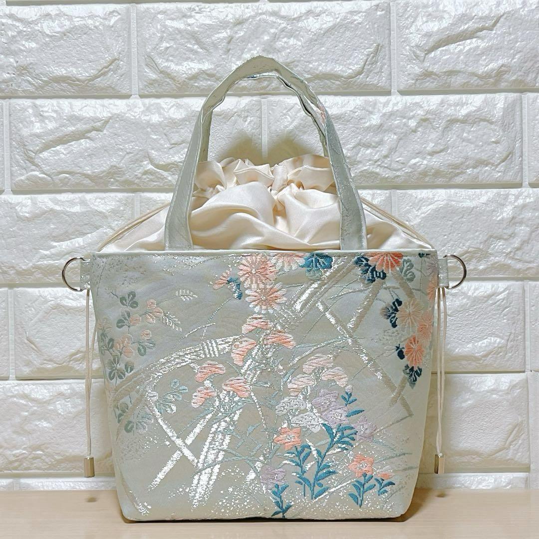 【レビューで送料無料】 帯リメイク パステルグリーン色地 古典花刺繍 あおりポケ巾着 バッグ