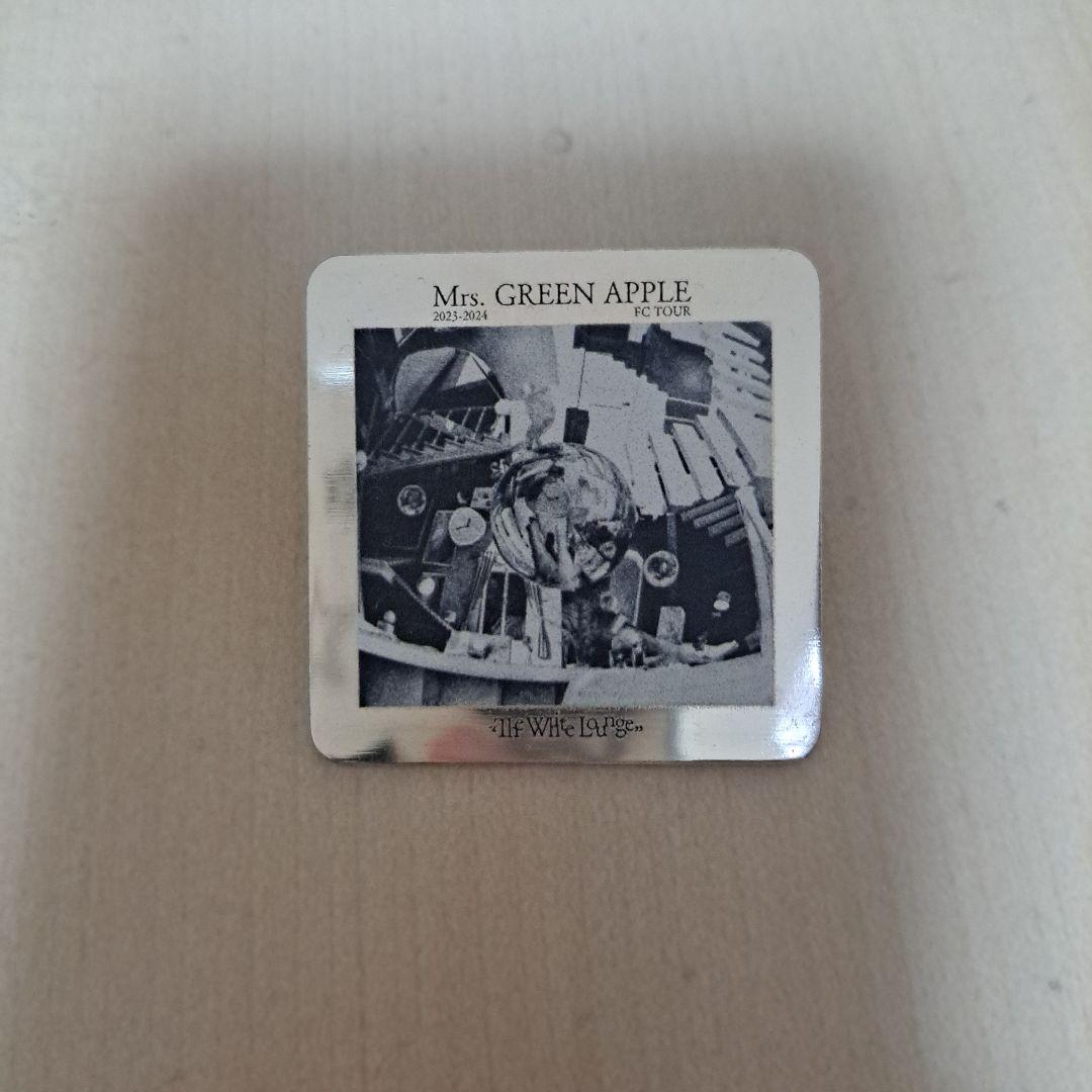 Mrs. GREEN APPLE The White Lounge ピンバッジ - メルカリ