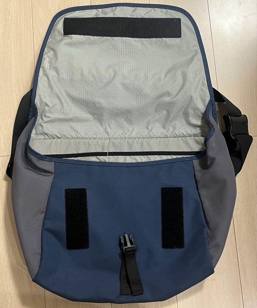 00s mont-bellメッセンジャーバッグ y2k テック系 モンベル
