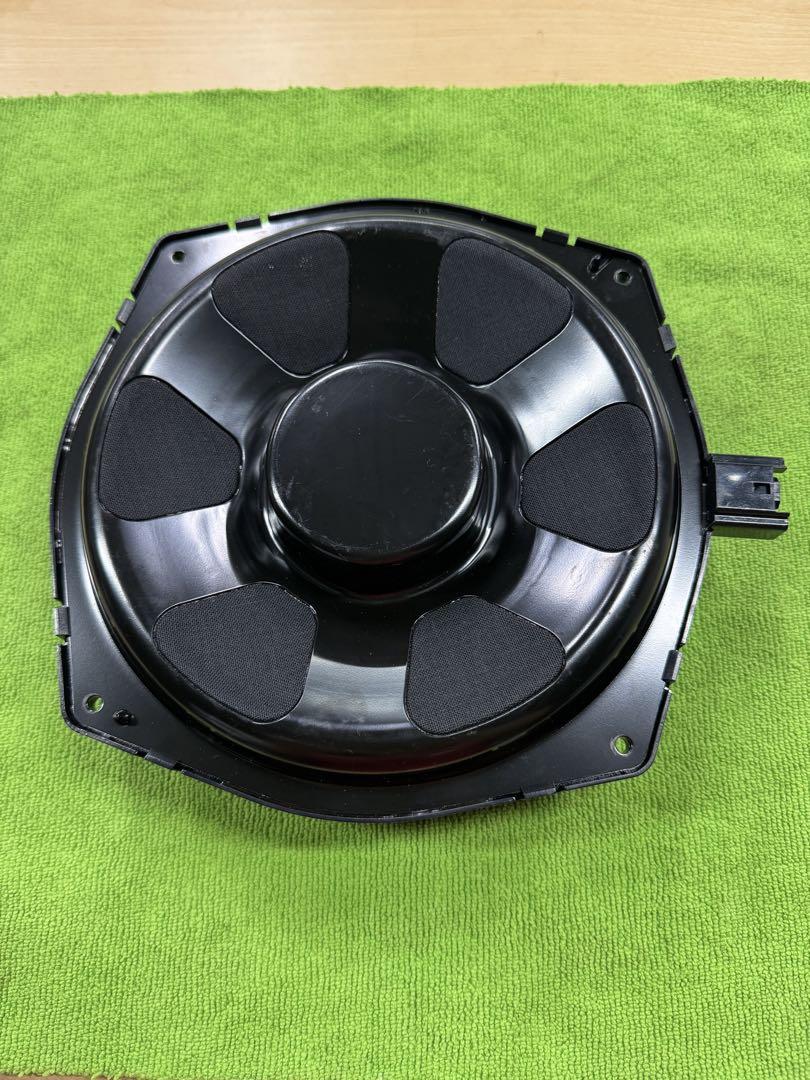 レンジローバー　サブウーファー　スピーカー
