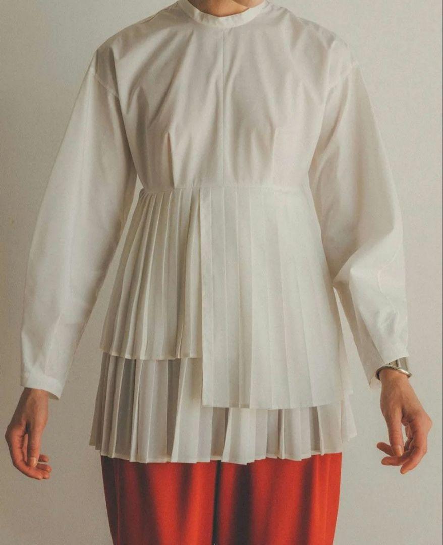 クラネ SHAPE LINE PLEAT TOPS