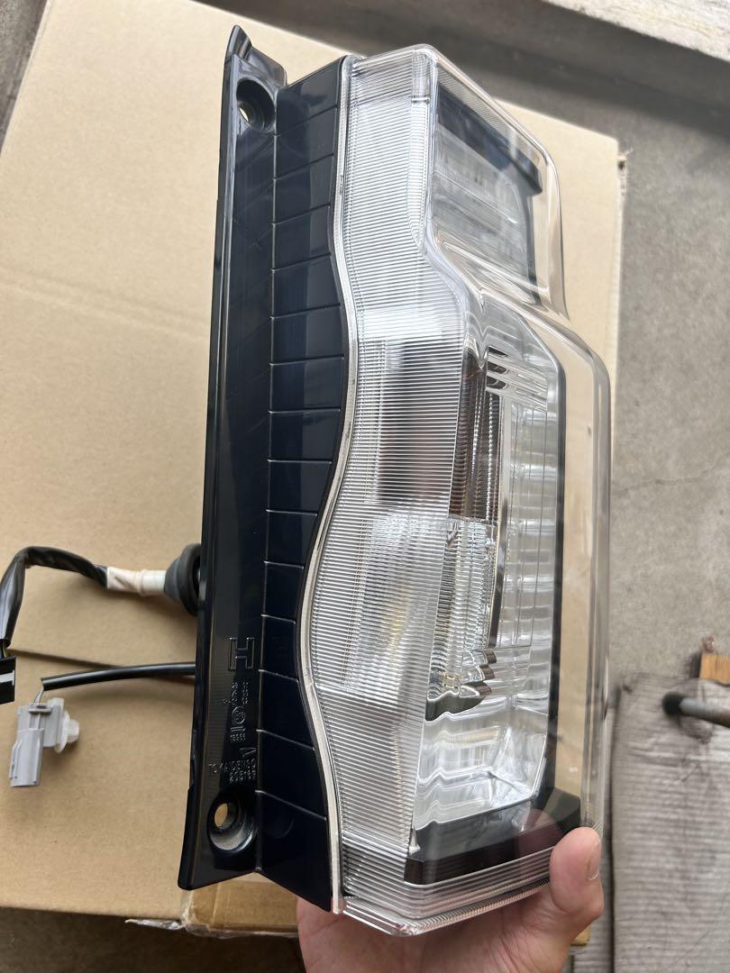 タントカスタムla600S テールランプ 画像3