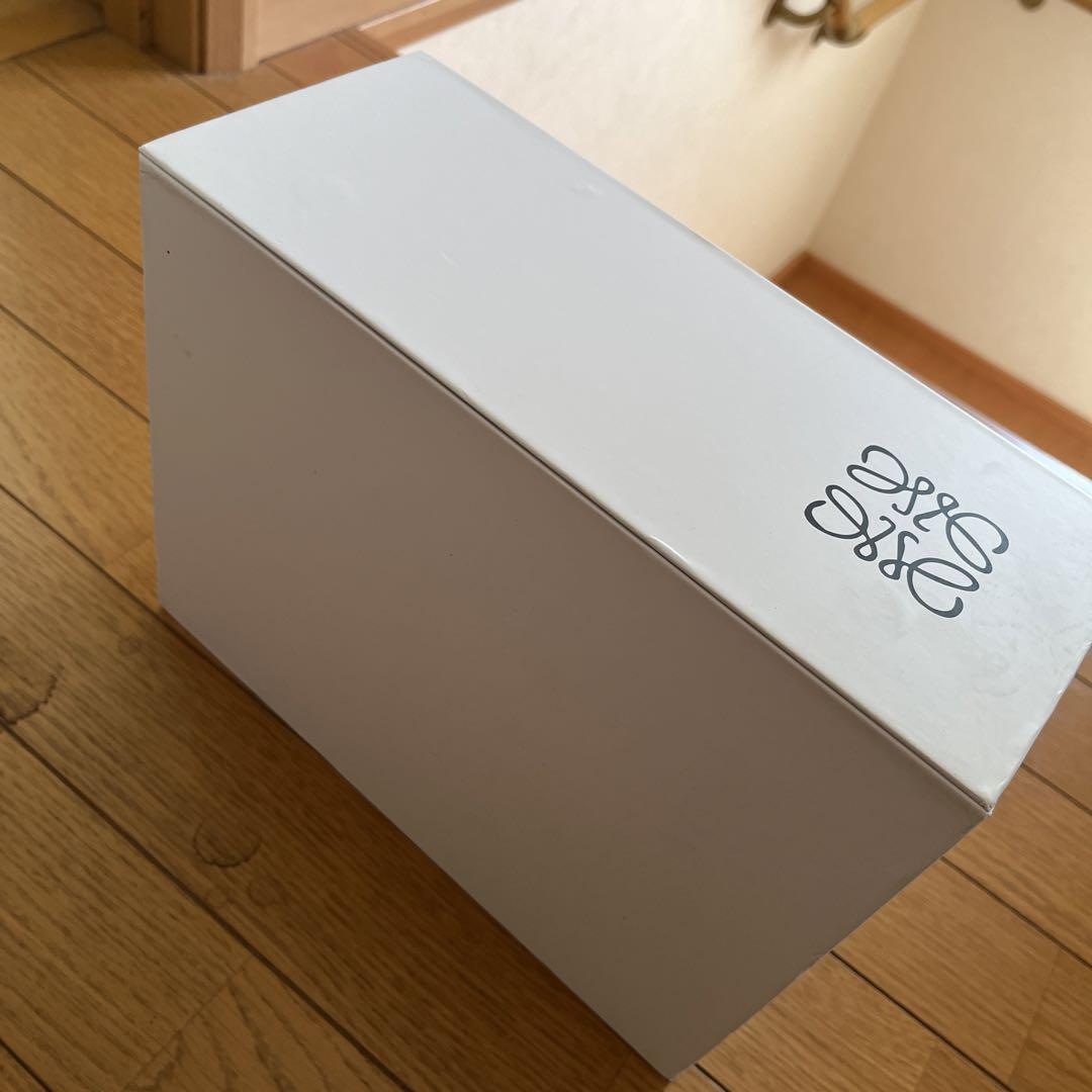 ロエベ LOEWE 空き箱 白 横開き - メルカリ