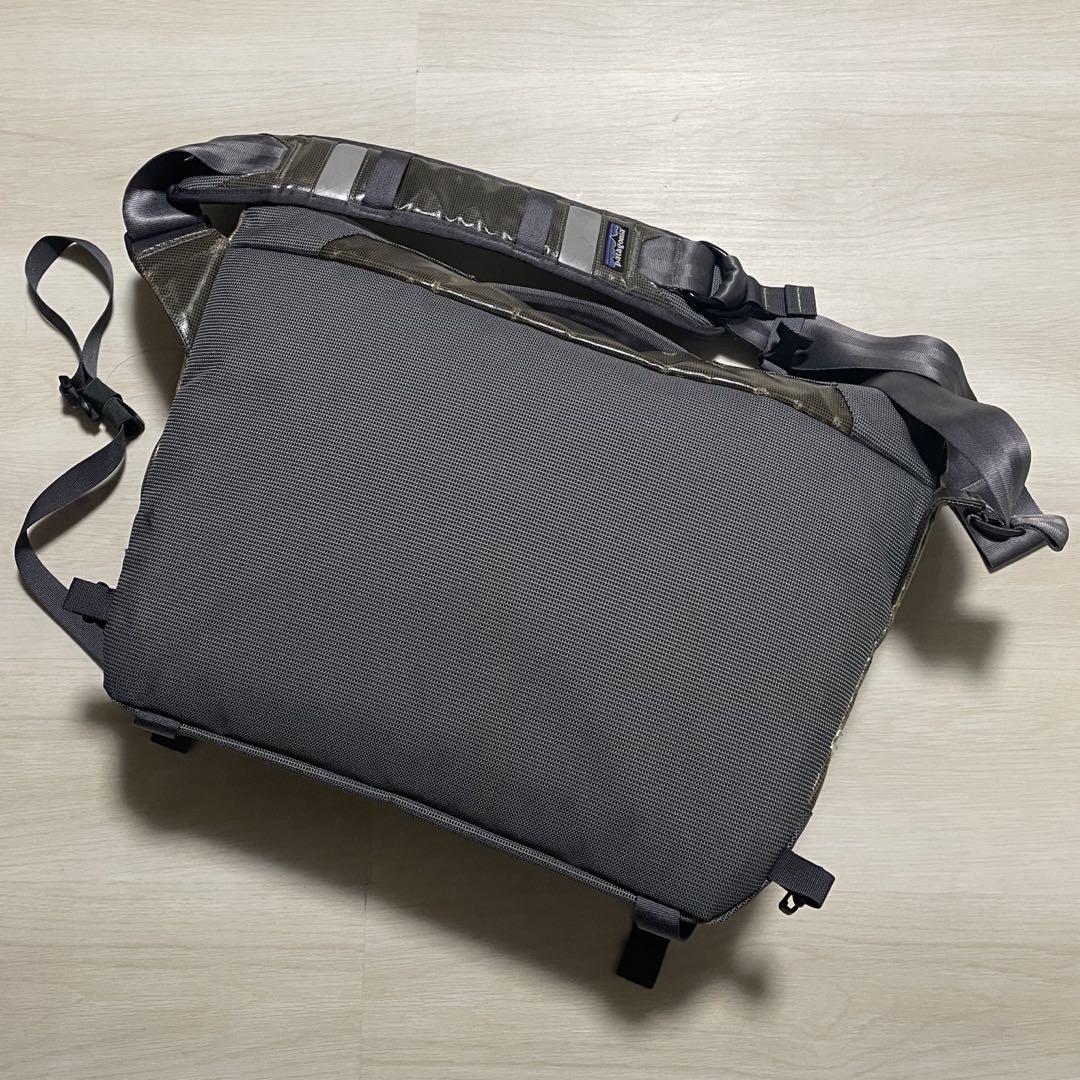 バッグ patagonia Black Hole Messenger 22L FLGN