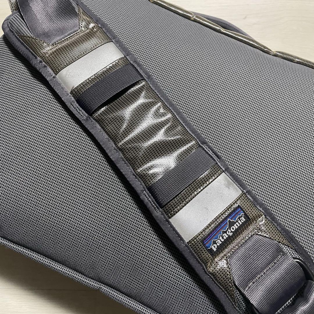 バッグ patagonia Black Hole Messenger 22L FLGN