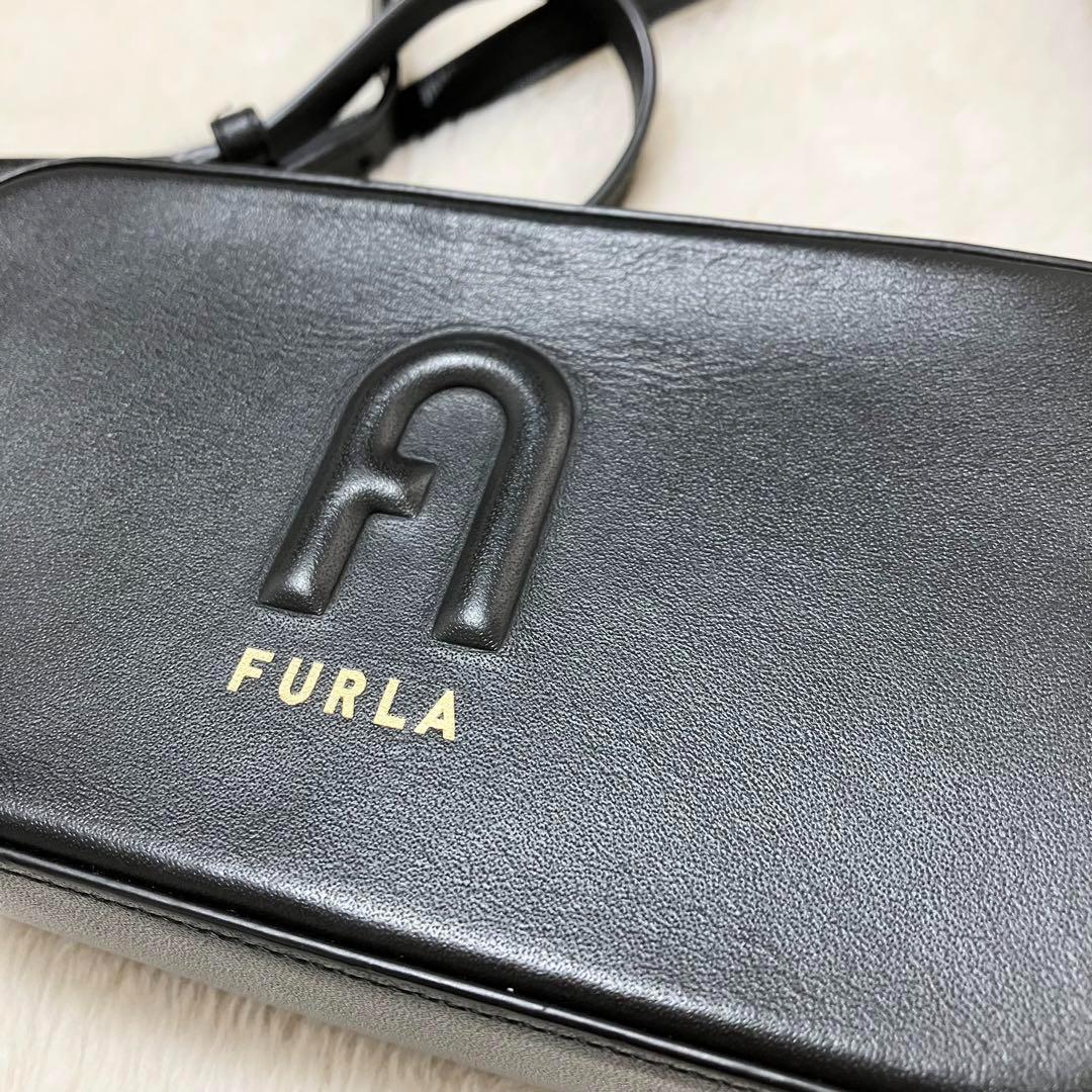 極美品 保存袋付 FURLA リタ カメラバッグ アーチ 現行ロゴ ショルダー 極美品 保存袋付 FURLA リタ カメラバッグ アーチ 現行ロゴ