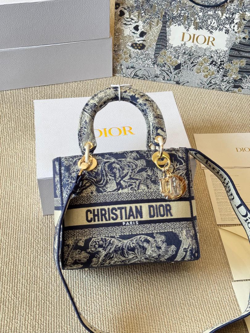 tulip出品　　【レア】Dior ショルダーバッグ ネイビー DIOR Lady Dior ミニショルダーバッグ ネイビー - メルカリ