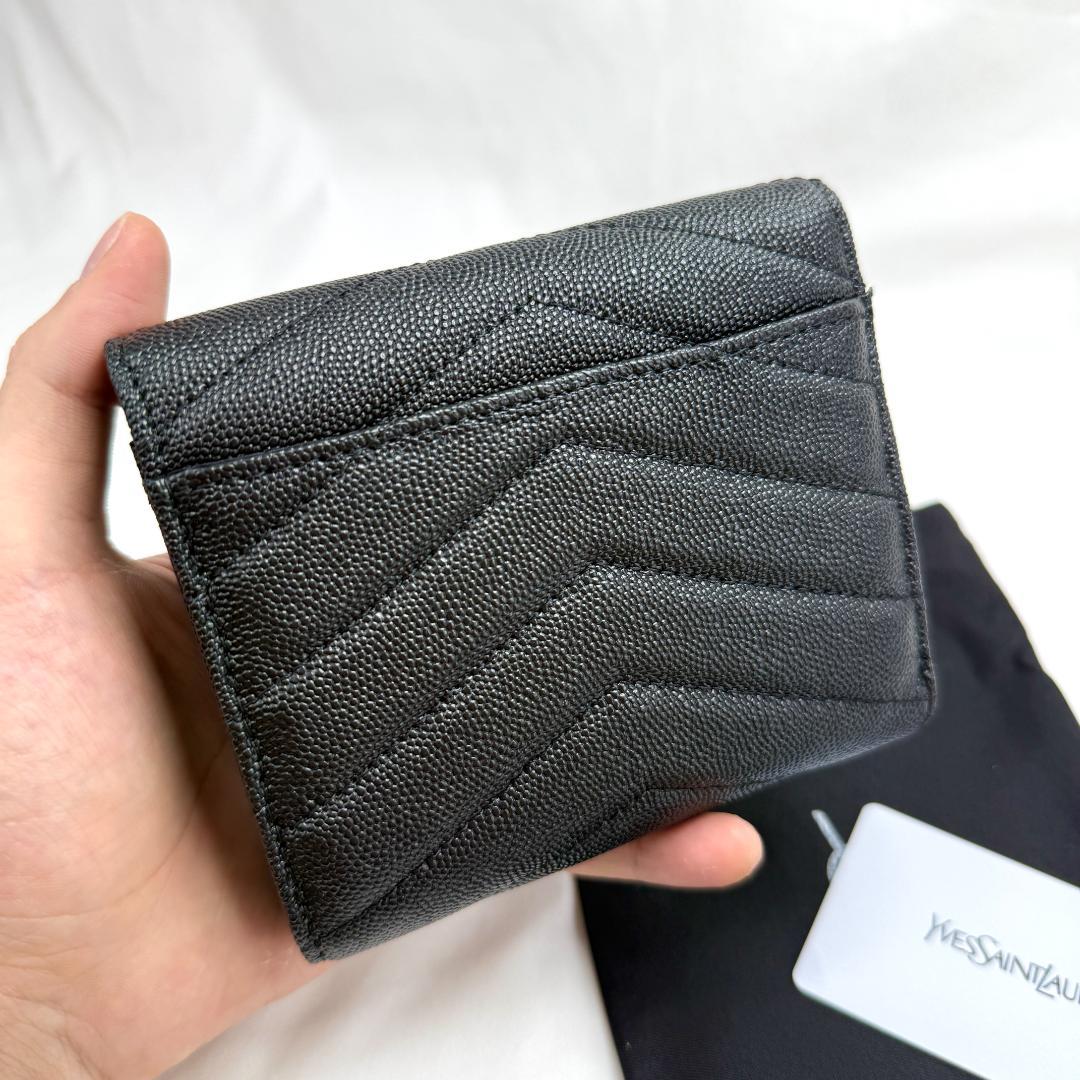 Yves Saint Laurent ブラック三つ折り財布 Yves Saint Laurent ブラック三つ折り財布
