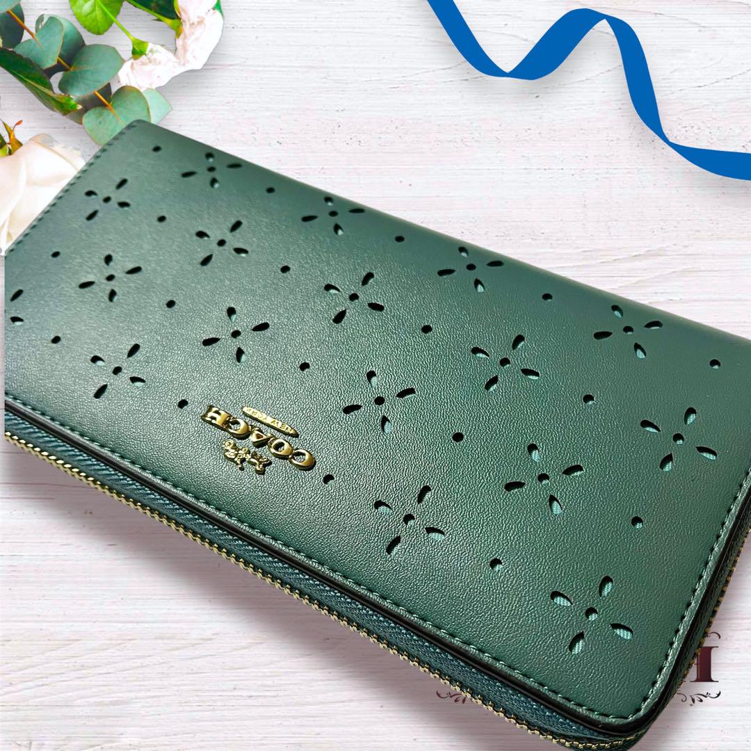 COACH パンチング フローラル 長財布 リストレット