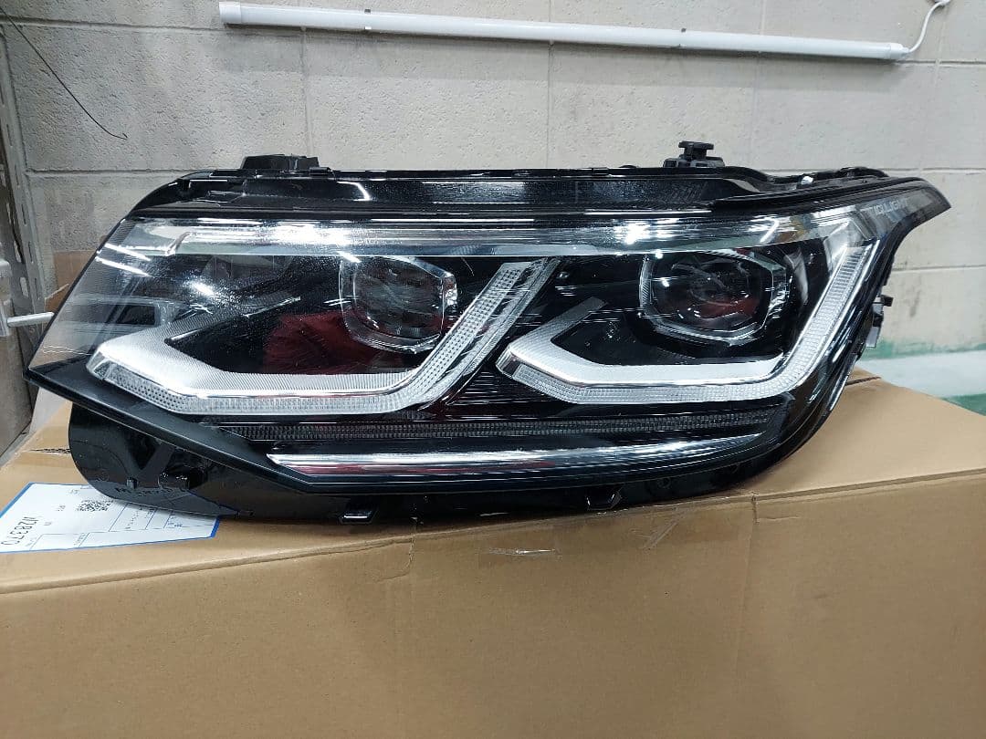VW　ティグアン　左ヘッドライト　令和6年式　型式3BA-5NDNNF