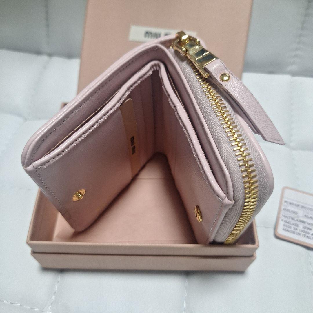 MIU MIU。マテラッセレザー財布新品未使用