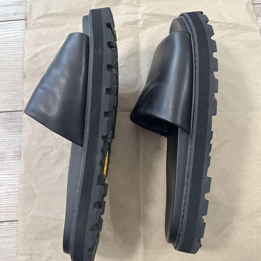 Vibram ブラック レザー スライドサンダル　Zara