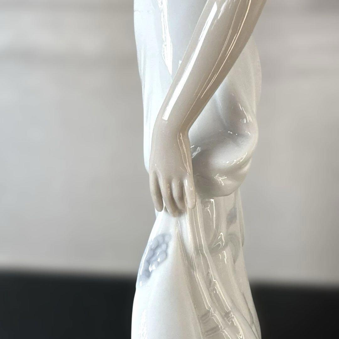美品】LLADRO リヤドロ 6918 「甘い香り」 - メルカリ