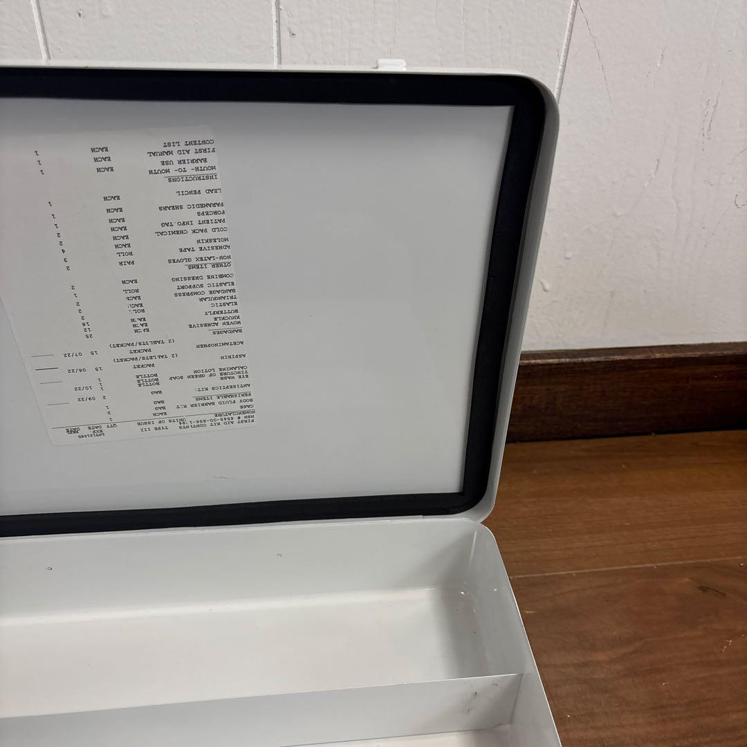 米軍放出品　FIRST AID KIT CASE ホワイト　送料無料