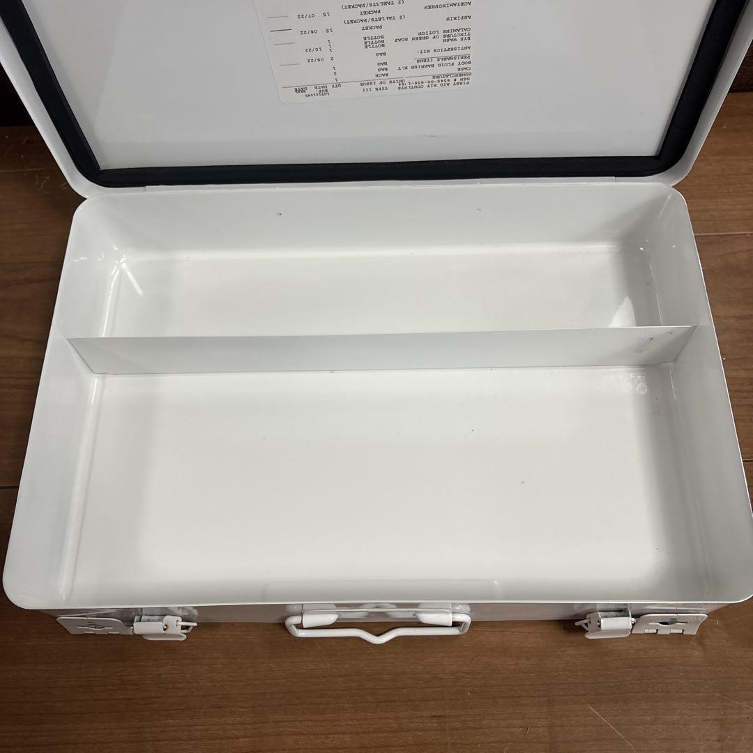 米軍放出品　FIRST AID KIT CASE ホワイト　送料無料