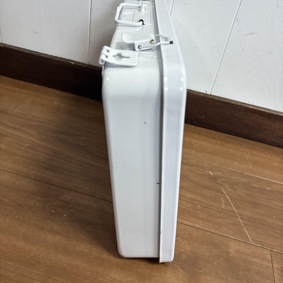 米軍放出品　FIRST AID KIT CASE ホワイト　送料無料