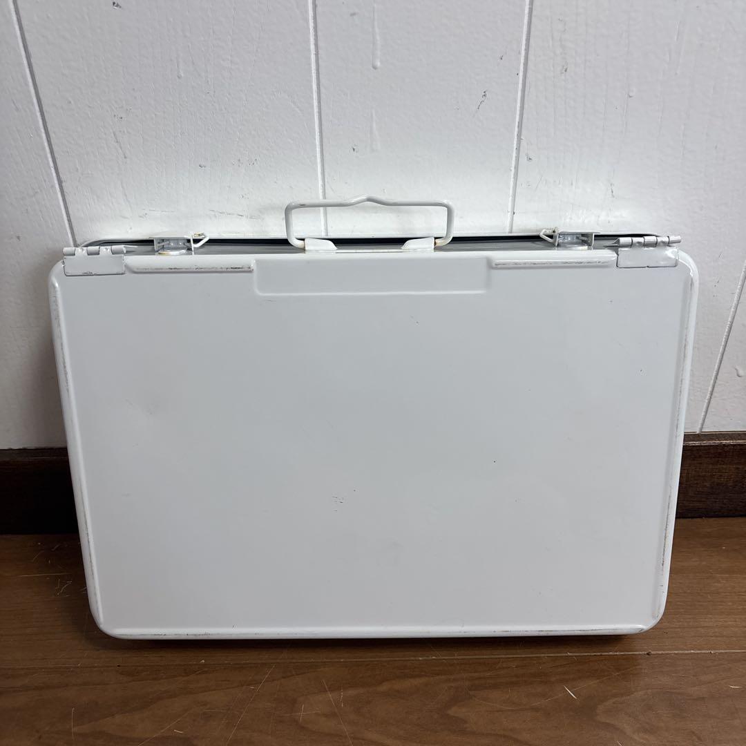米軍放出品　FIRST AID KIT CASE ホワイト　送料無料