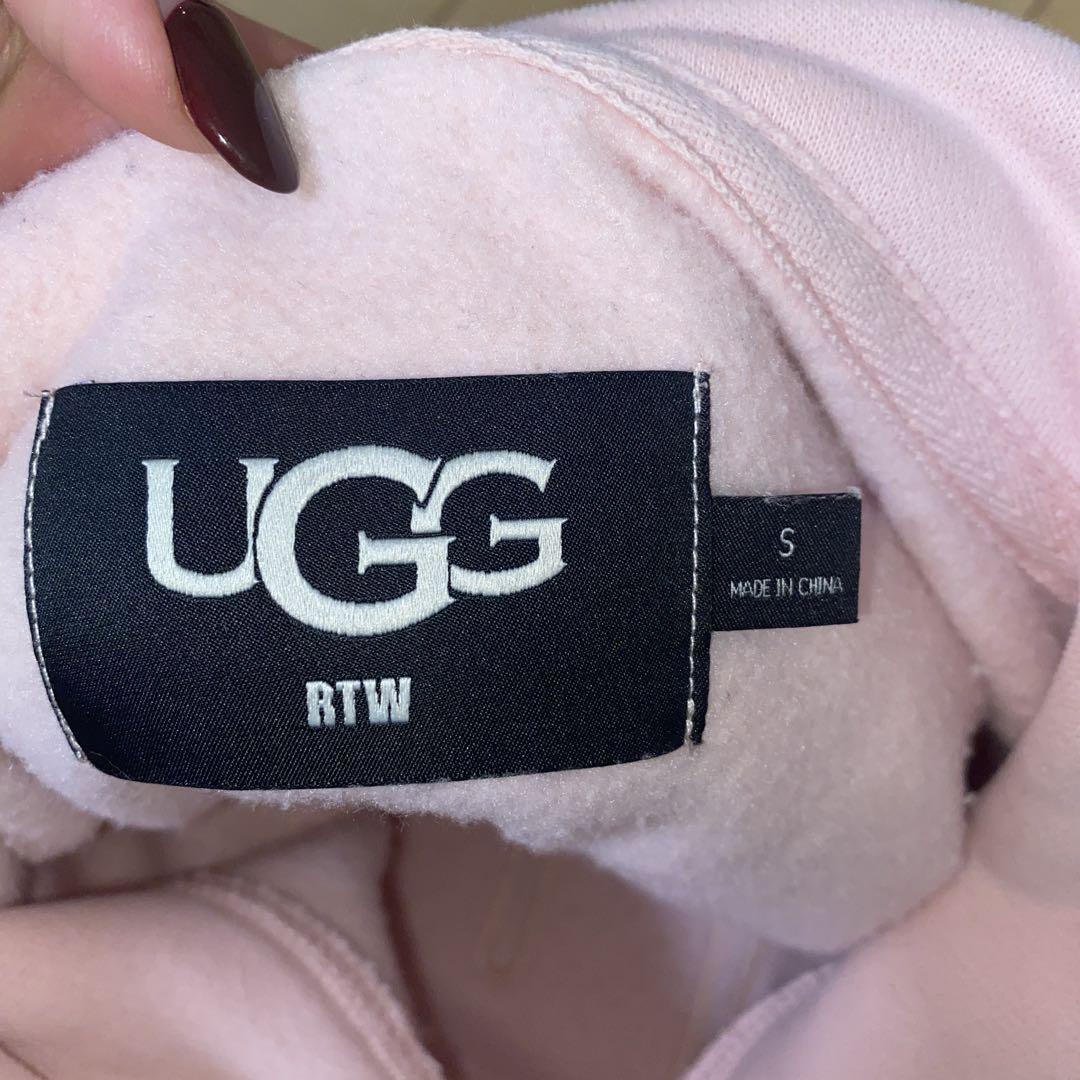 UGG ピンク フリースパーカー
