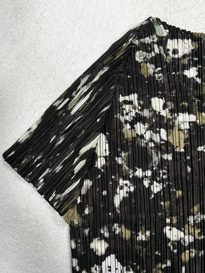 PLEATS PLEASE イッセイミヤケ 半袖シャツ Mサイズ相当 PLEATS PLEASE イッセイミヤケ 半袖シャツ Mサイズ相当