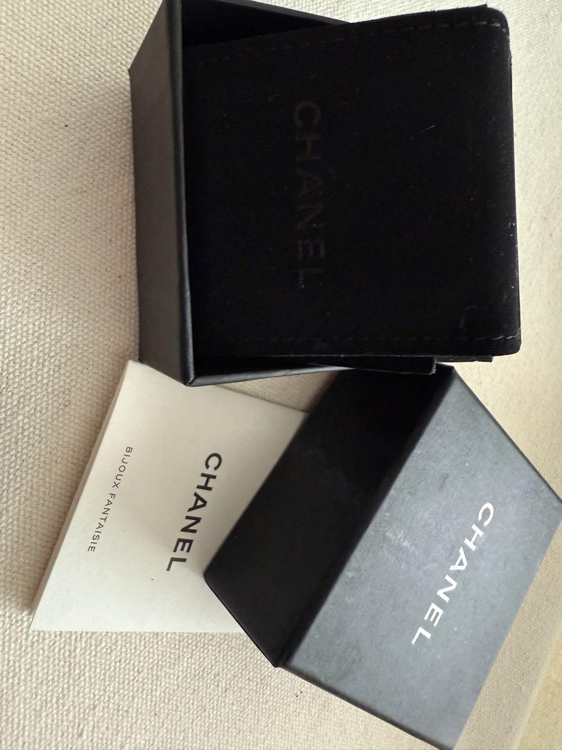 CHANEL 골드 로고편이피어스