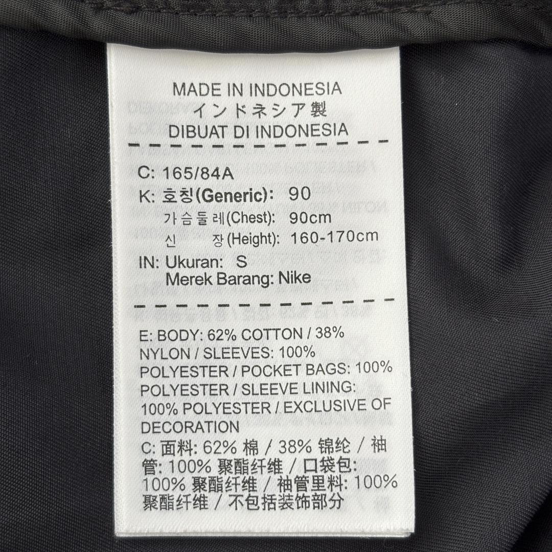 NIKE　デザインジャケット　刺繍ロゴ　ワンポイント　オールブラック　ブルゾン