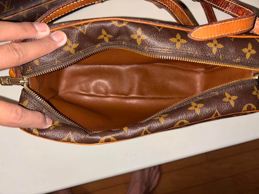 Louis Vuitton ブラウンショルダーバッグ Louis Vuitton ブラウンショルダーバッグ