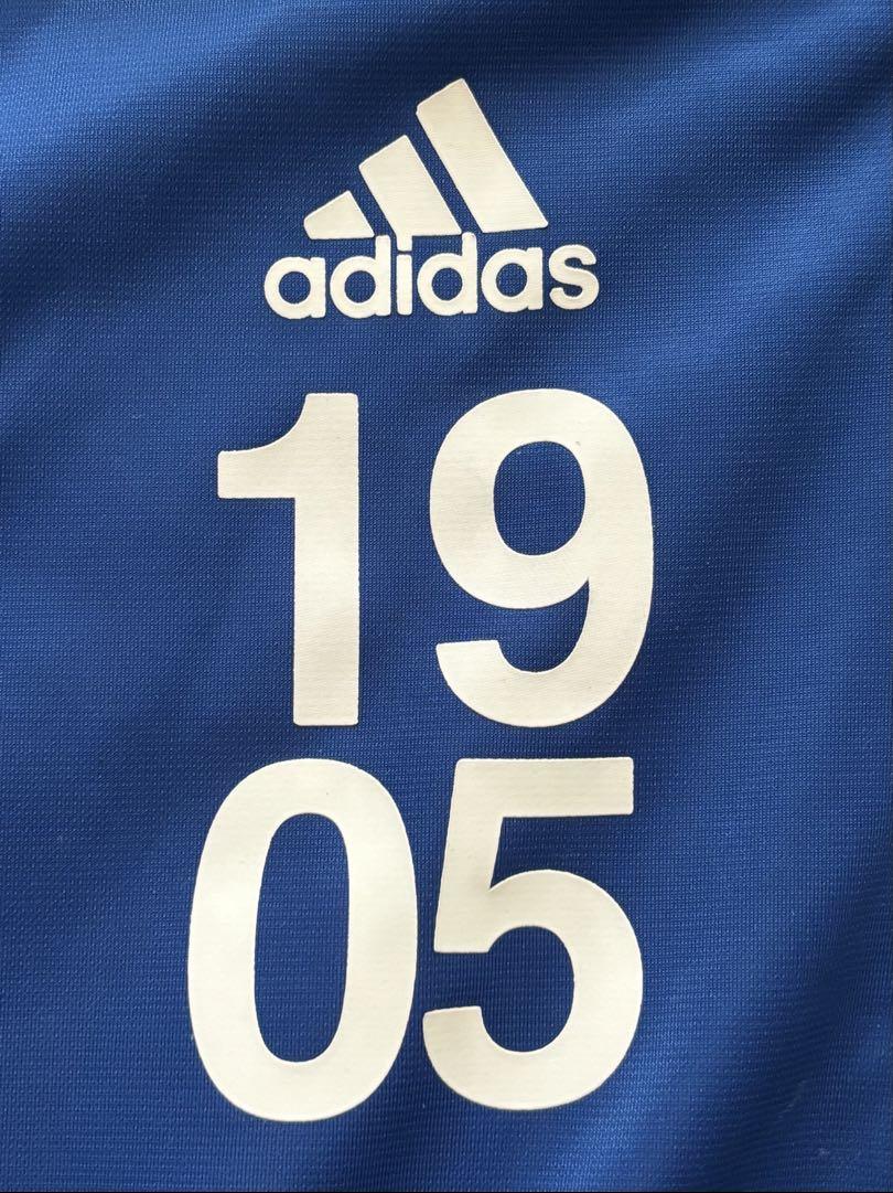 す*ず様 チェルシー FCジャケット、adidas製、ブルー ロゴ刺繍入り。