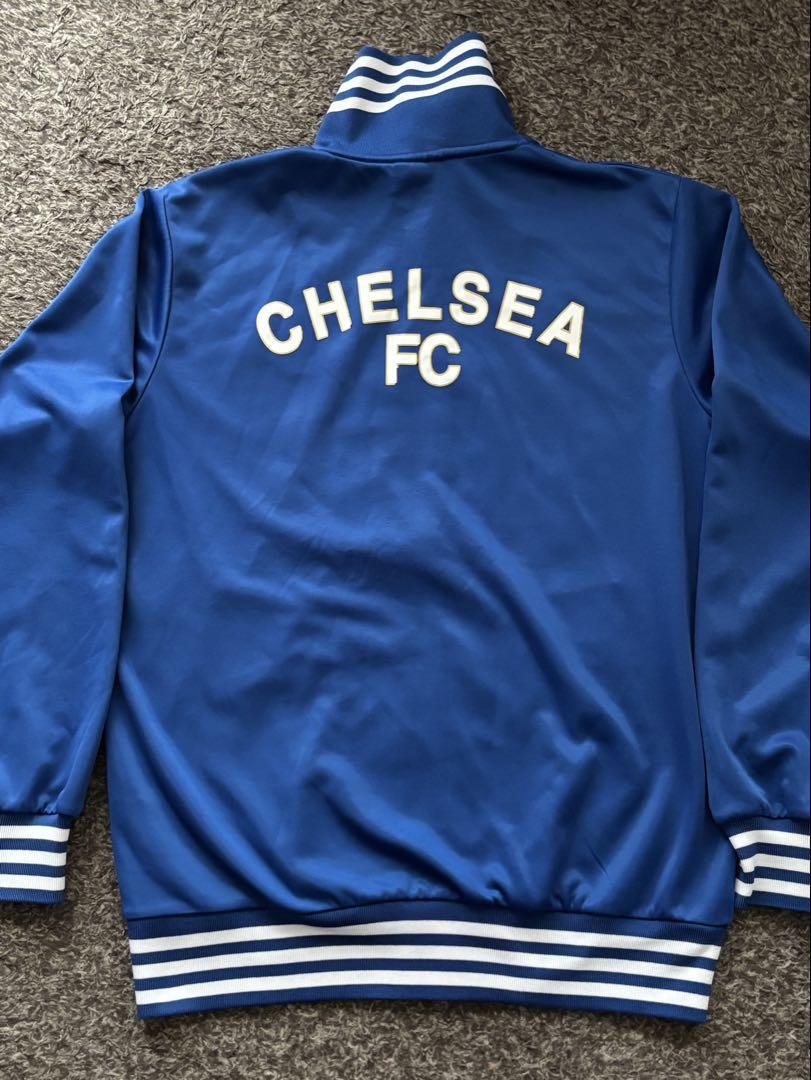 す*ず様 チェルシー FCジャケット、adidas製、ブルー ロゴ刺繍入り。