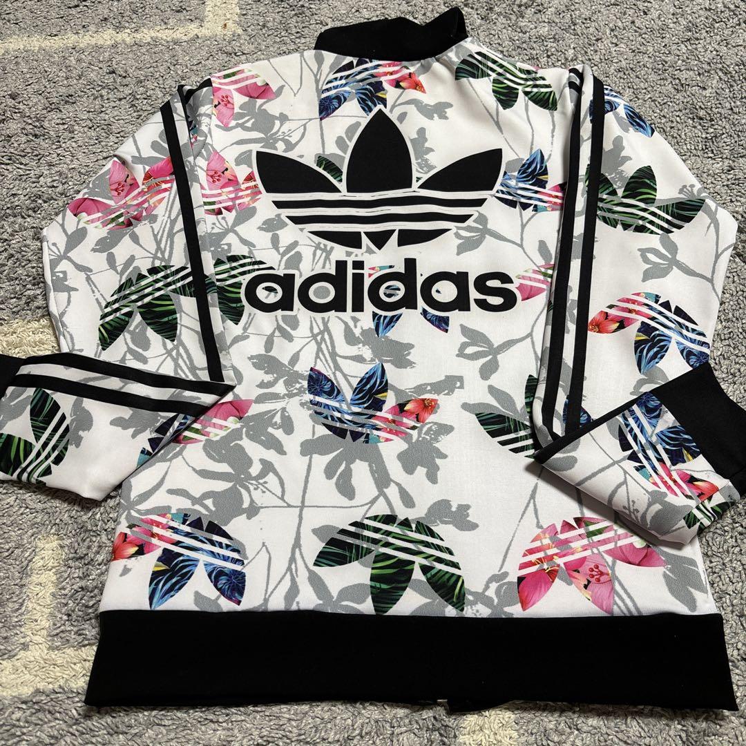 新品美品アディダスAdidas レディース