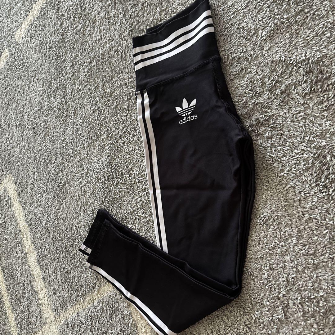 新品美品アディダスAdidas レディース