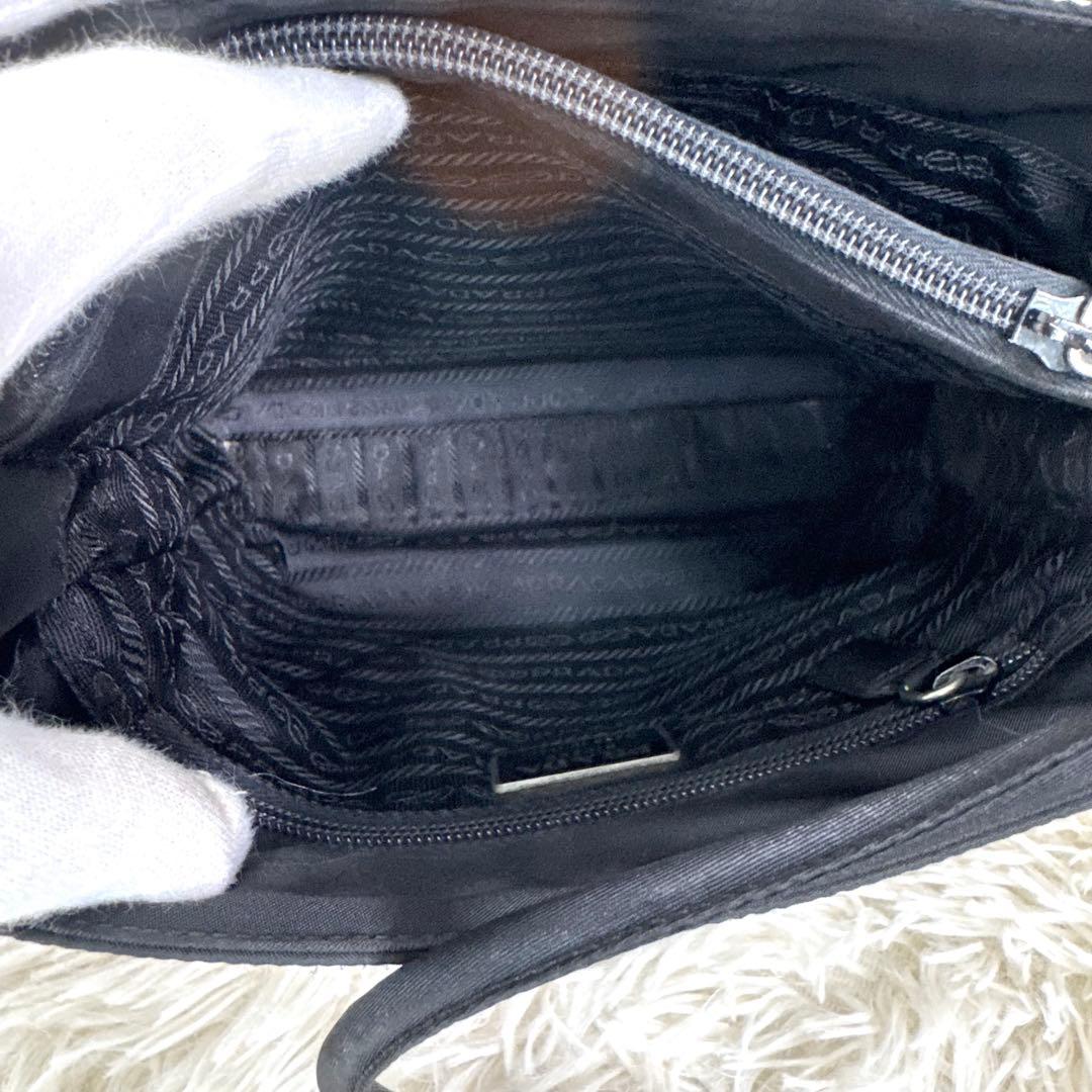 プラダ ナイロン トートバッグ 三角ロゴ ショルダーバッグ 黒 y2k 00s プラダ ナイロン トートバッグ 三角ロゴ ショルダーバッグ 黒 y2k 00s