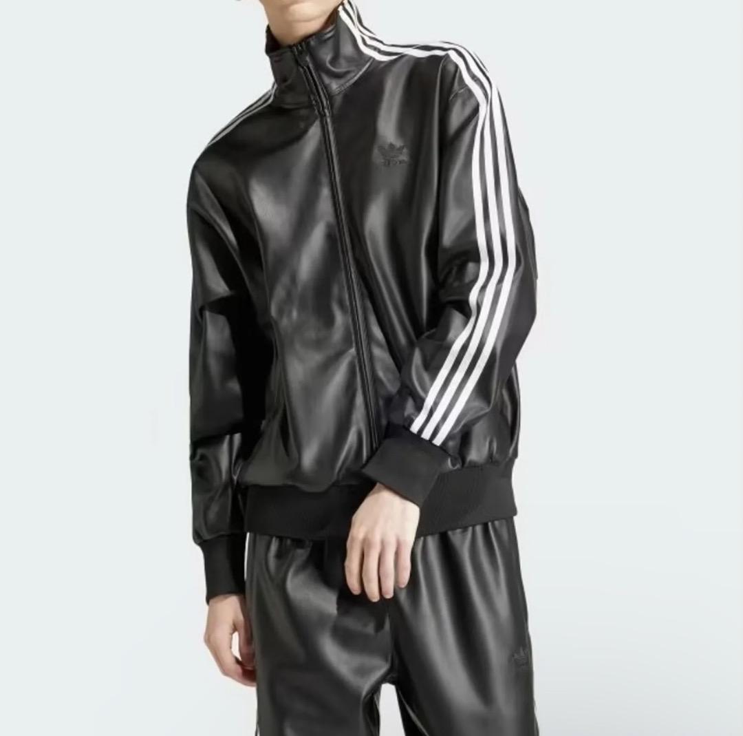 adidasフェイクレザー アディカラースリーストライプス Mサイズ