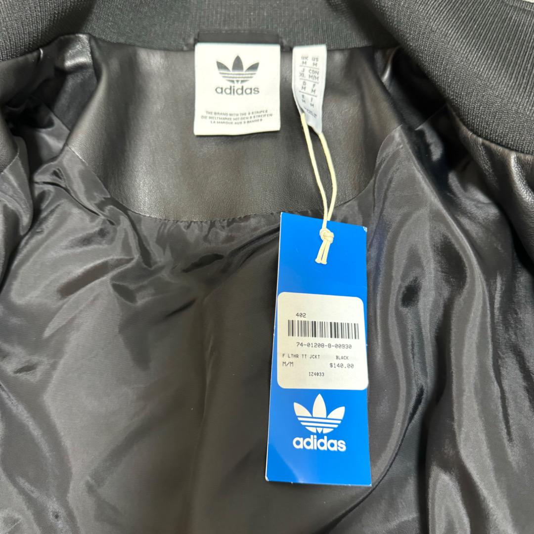 adidasフェイクレザー アディカラースリーストライプス Mサイズ