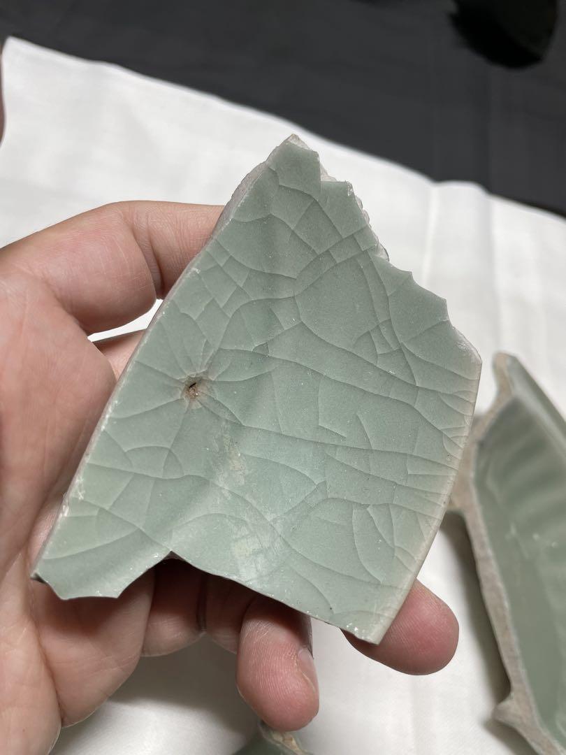 青磁。龍泉青磁。古美術。骨董品。殘片4本。標本。蓮瓣文。花瓶殘片。宋時代