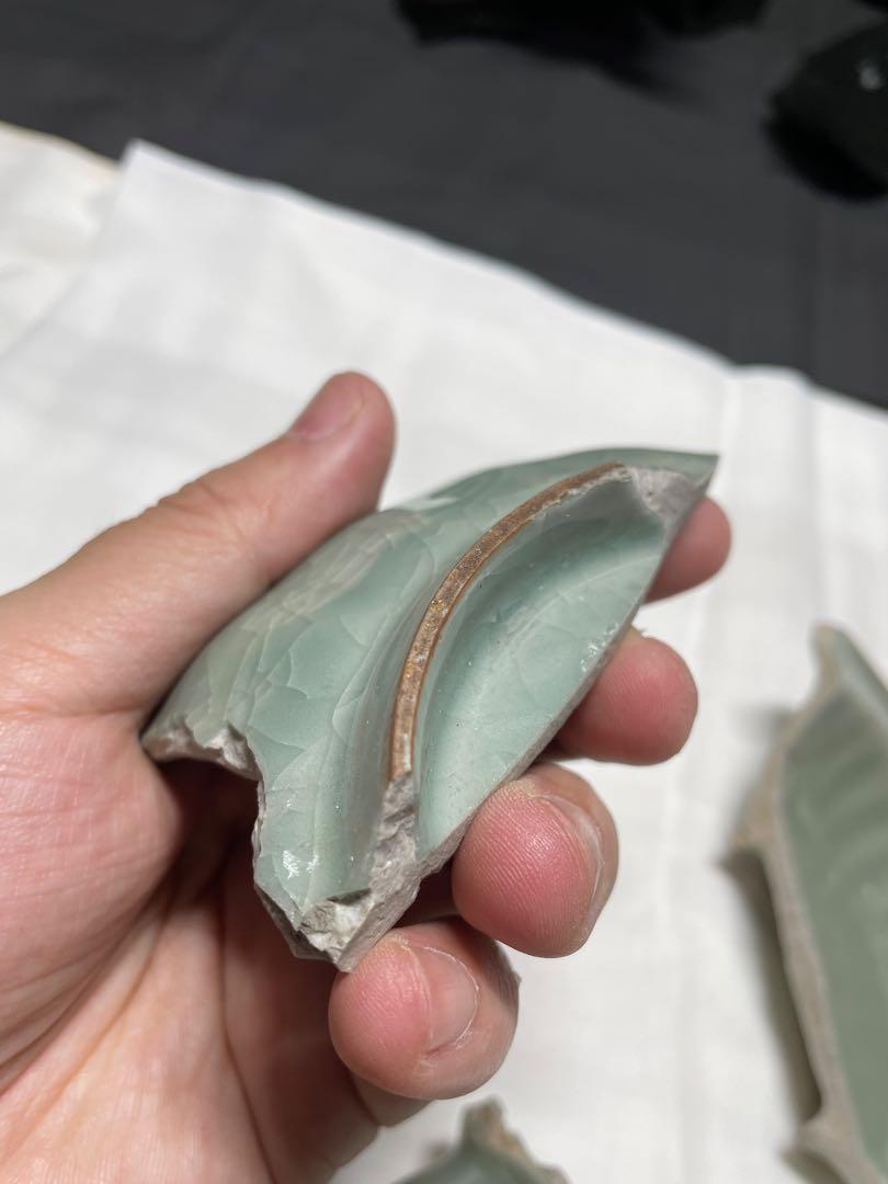青磁。龍泉青磁。古美術。骨董品。殘片4本。標本。蓮瓣文。花瓶殘片。宋時代