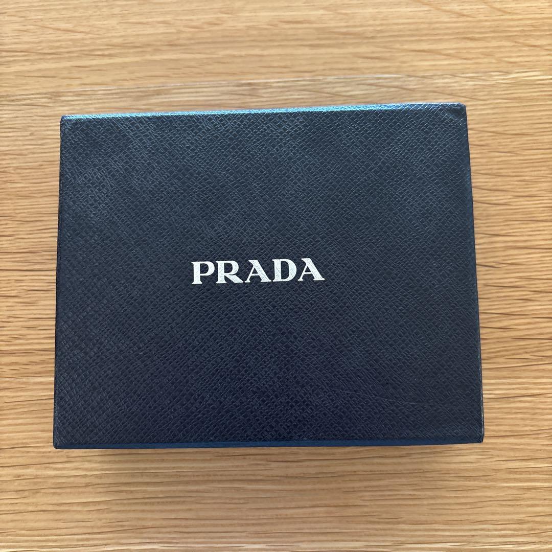 たけぽん様　PRADA ブラック 二つ折り財布　箱付き