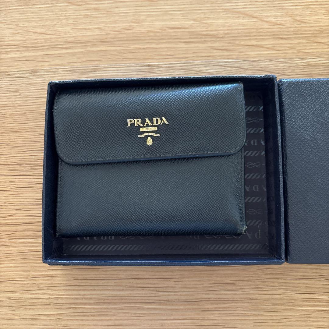 たけぽん様　PRADA ブラック 二つ折り財布　箱付き