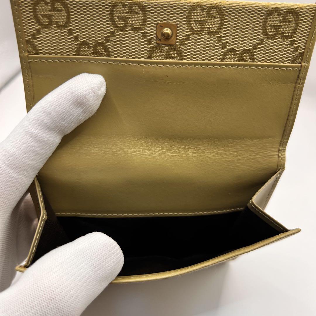 二つ折り財布