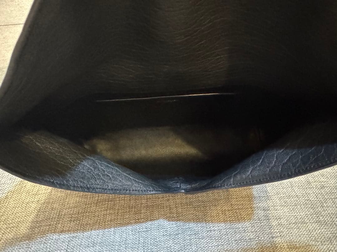 SAINT LAURENTカサンドラ ラージ エンベロープ　クラッチバックメンズ