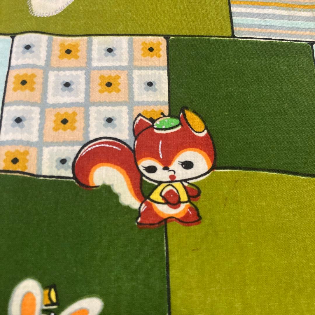 昭和レトロ生地  うさぎ柄　布  古布　レトロうさぎ　ことり　はぎれ 昭和レトロ生地 男の子 女の子 うさぎ ことり柄布 古布 大柄 レトロ