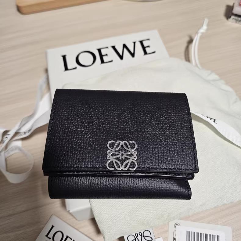 LOEWE ブラック 三つ折り財布 - メルカリ